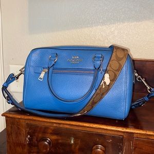 Super cute Limited edition Snoopy Coach crossbody. Barely used.